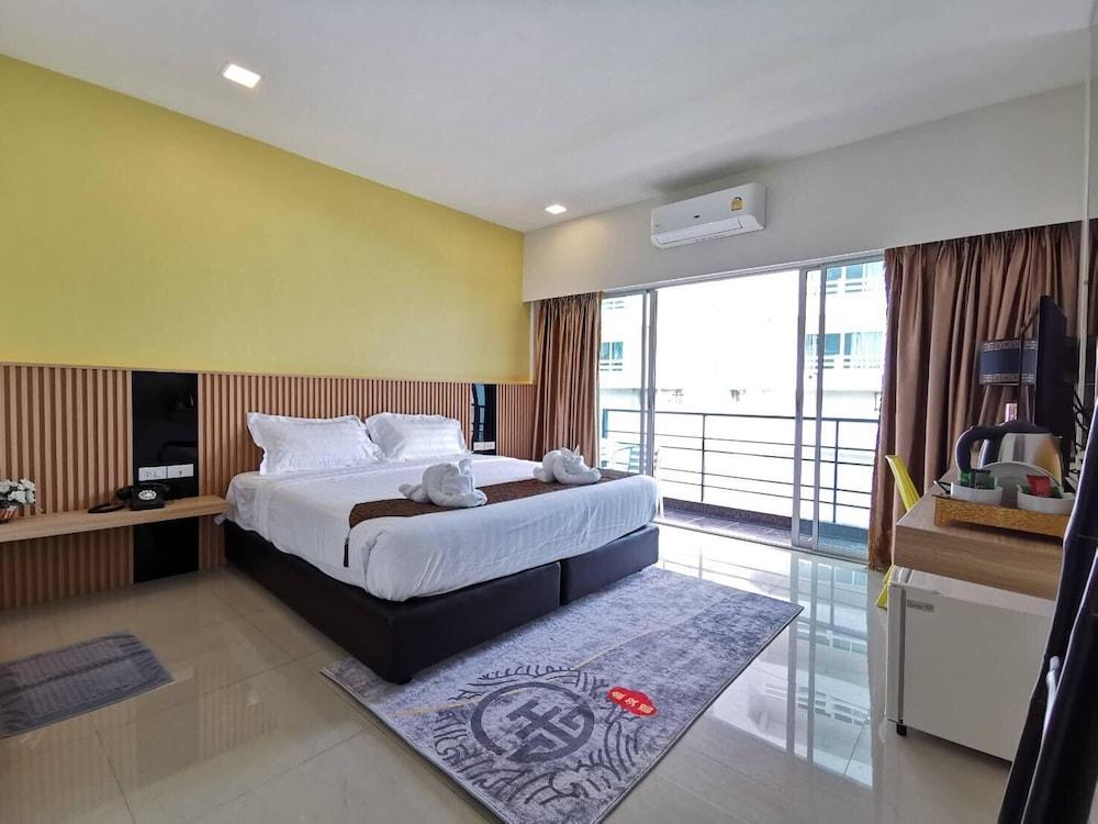 The Golden Ville Boutique Hotel And Spa Pattaya Exterior photo